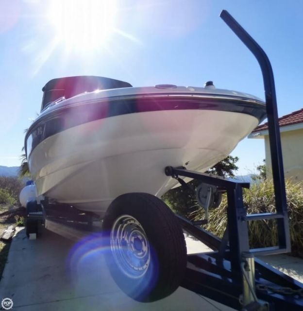 2005 Crownline 220 EX Deck