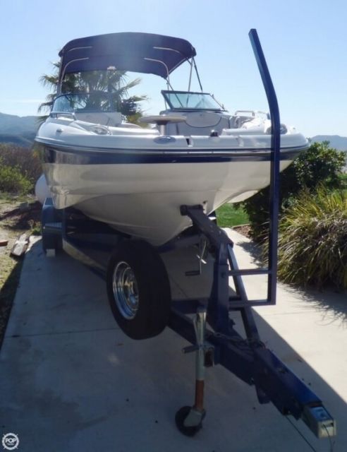 2005 Crownline 220 EX Deck