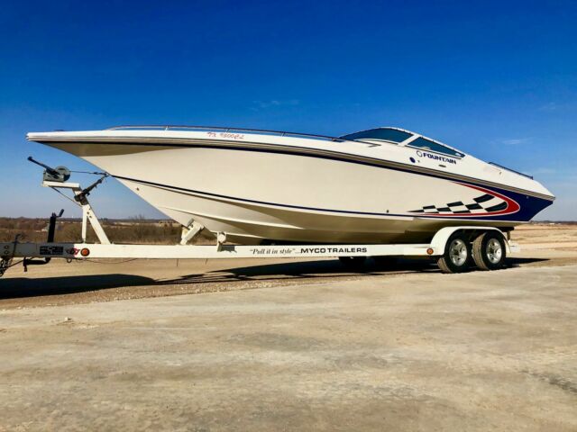 2005 Fountain 27 Fever Cuddy cabin