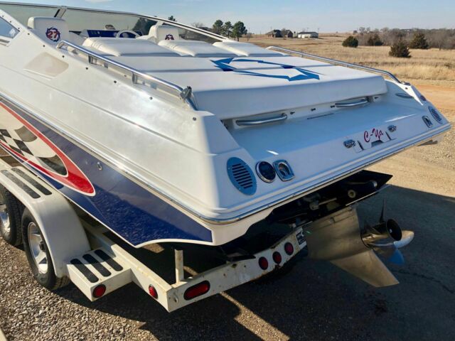 2005 Fountain 27 Fever Cuddy cabin