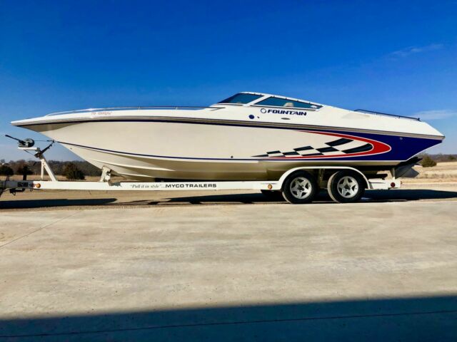 2005 Fountain 27 Fever Cuddy cabin