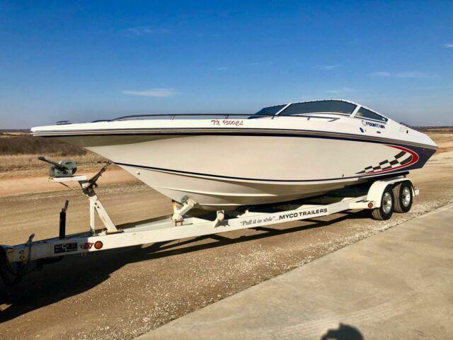 2005 Fountain 27 Fever Cuddy cabin