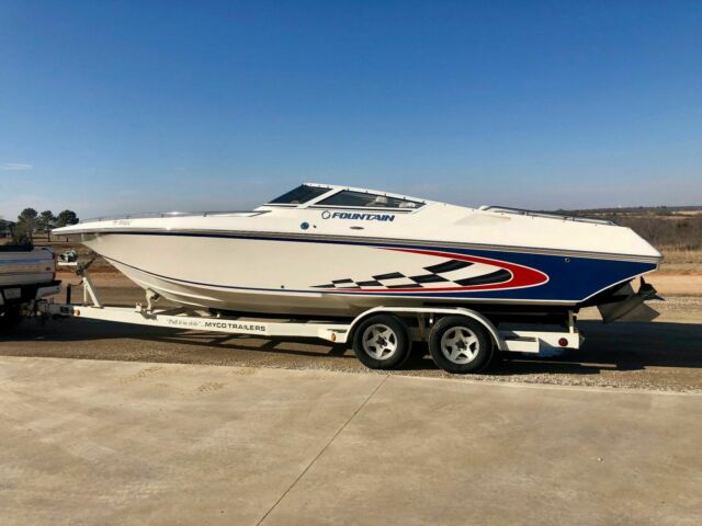 2005 Fountain 27 Fever Cuddy cabin