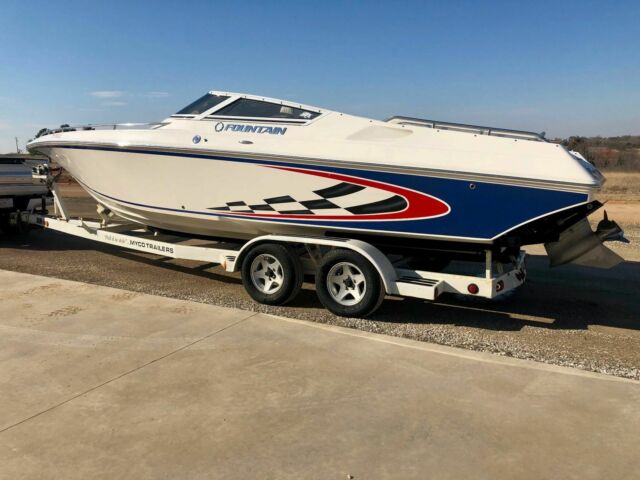 2005 Fountain 27 Fever Cuddy cabin