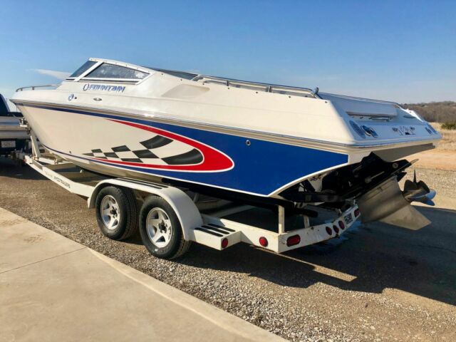 2005 Fountain 27 Fever Cuddy cabin