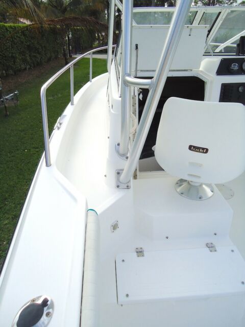 2005 Key Largo 2300WA Walk-around