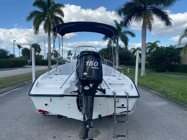 2006 Boston Whaler 180 Dauntless Fishing Boat
