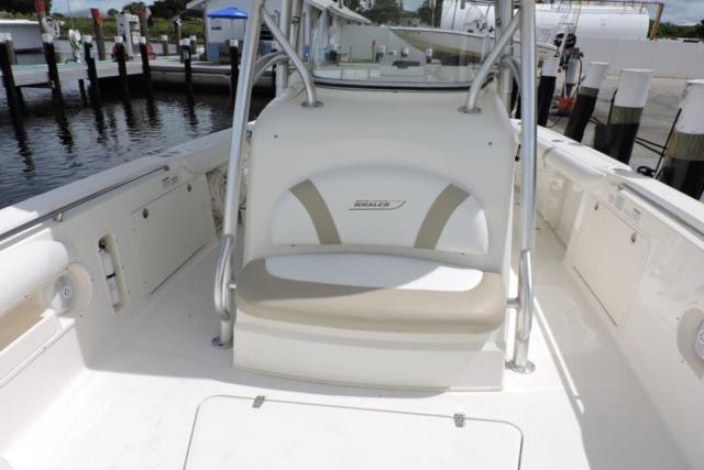 2006 Boston Whaler 320 Outrage
