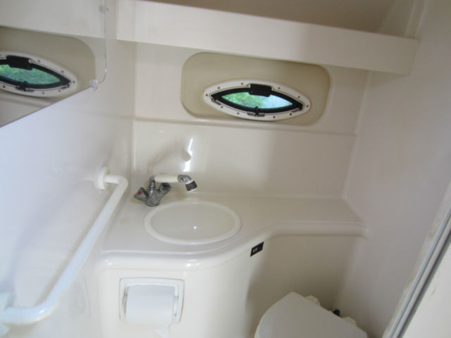 2006 Monterey 250 Sport Cruiser cuddi cabin