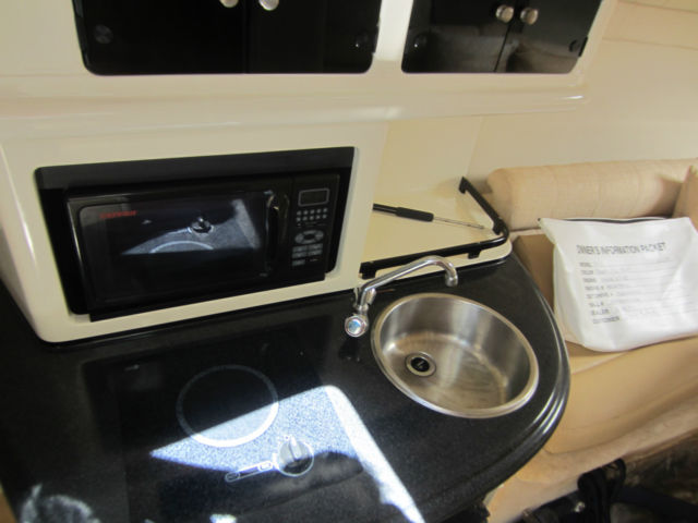 2006 Monterey 250 Sport Cruiser cuddi cabin