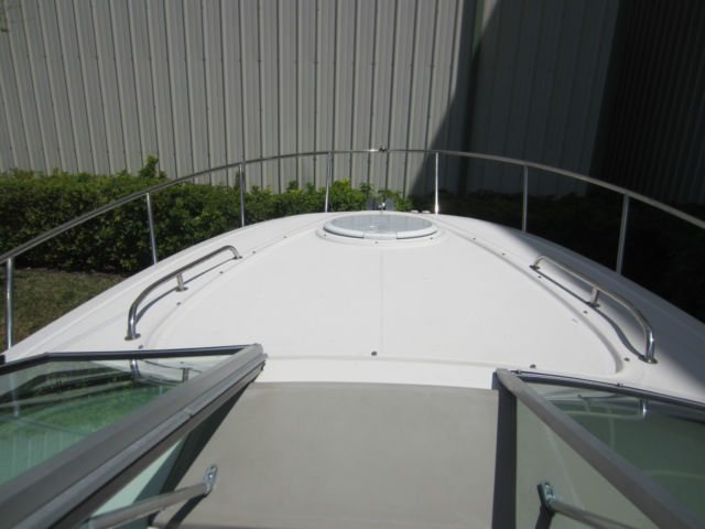 2006 Monterey 250 Sport Cruiser cuddi cabin