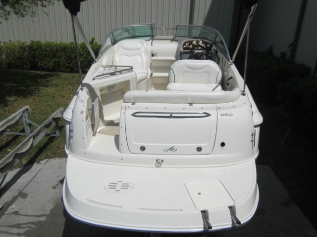 2006 Monterey 250 Sport Cruiser cuddi cabin