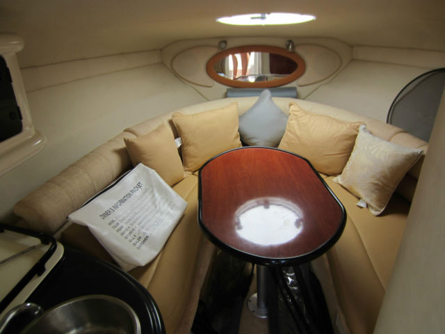 2006 Monterey 250 Sport Cruiser cuddi cabin
