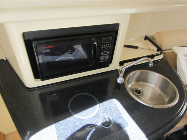 2006 Monterey 250 Sport Cruiser cuddi cabin