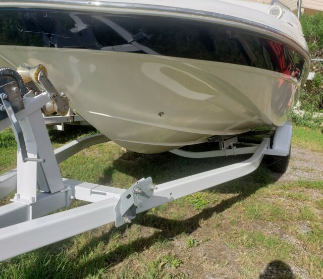 2009 Glastron DS 215 Deck Boat