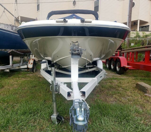 2009 Glastron DS 215 Deck Boat