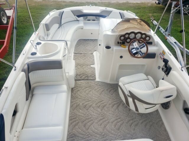 2009 Glastron DS 215 Deck Boat