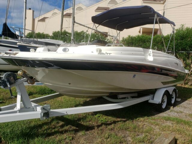 2009 Glastron DS 215 Deck Boat