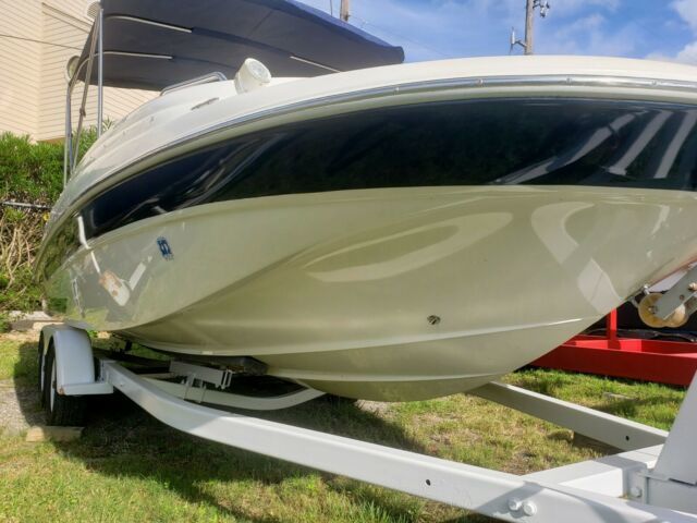 2009 Glastron DS 215 Deck Boat
