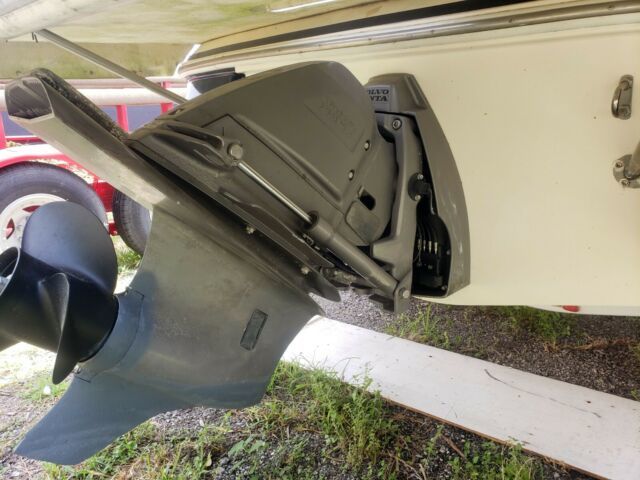 2009 Glastron DS 215 Deck Boat