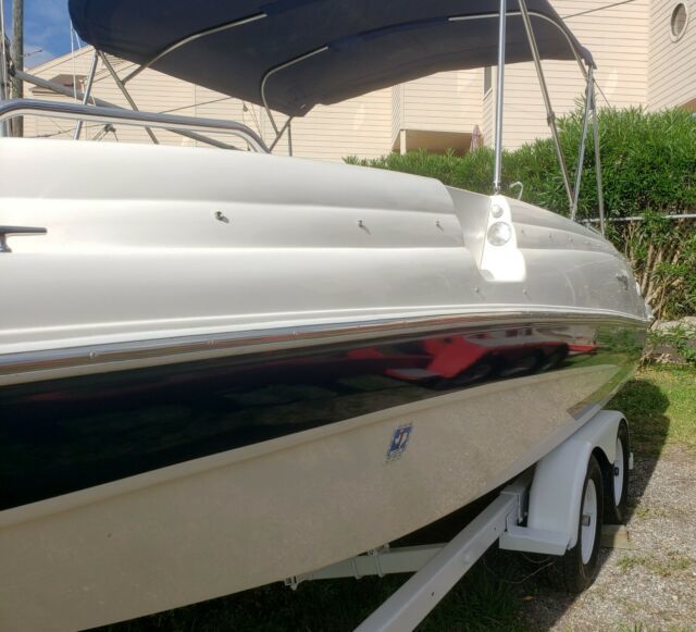 2009 Glastron DS 215 Deck Boat