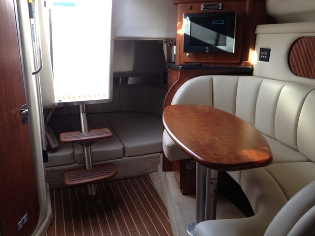 2009 Rinker 320 Express Cruiser Express Cruiser