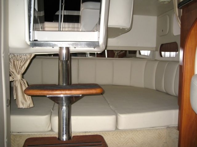 2009 Rinker 320 Express Cruiser Express Cruiser