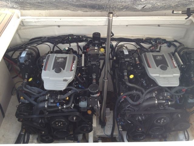 2009 Rinker 320 Express Cruiser Express Cruiser