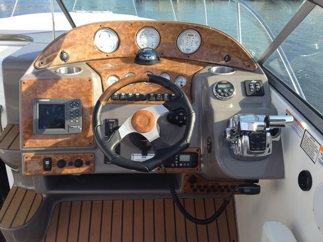 2009 Rinker 320 Express Cruiser Express Cruiser