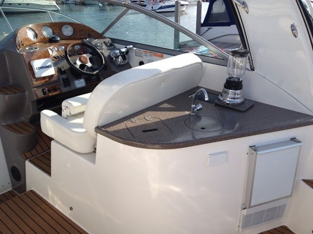 2009 Rinker 320 Express Cruiser Express Cruiser