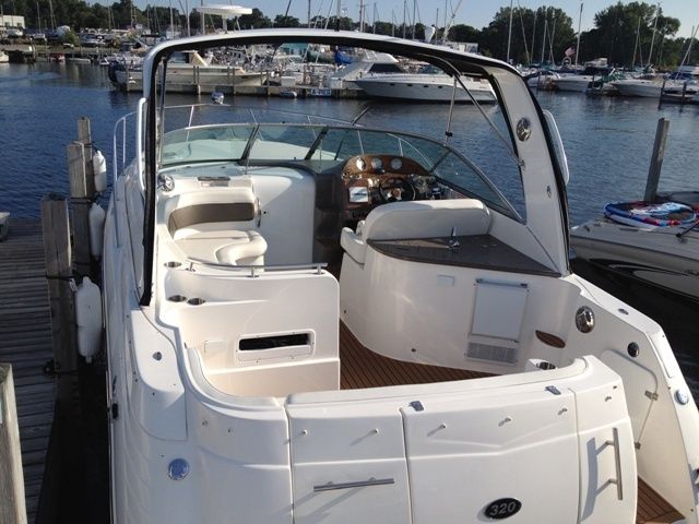 2009 Rinker 320 Express Cruiser Express Cruiser