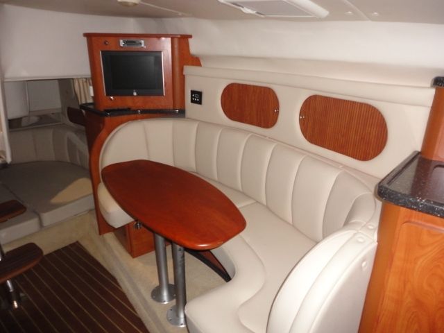 2009 Rinker 320 Express Cruiser Express Cruiser