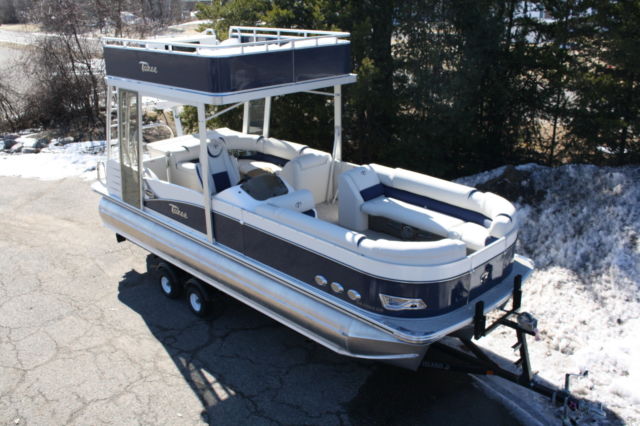 2016 Tahoe  25 Cascade Platinum Pontoon
