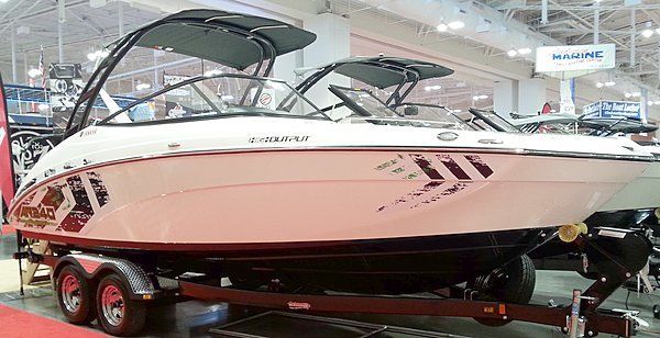 2016 Yamaha  AR240 Jet Powered Wake and Surf Boat