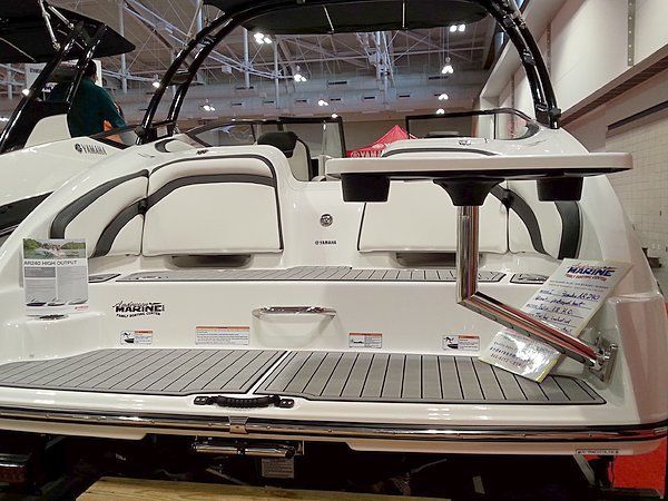 2016 Yamaha  AR240 Jet Powered Wake and Surf Boat