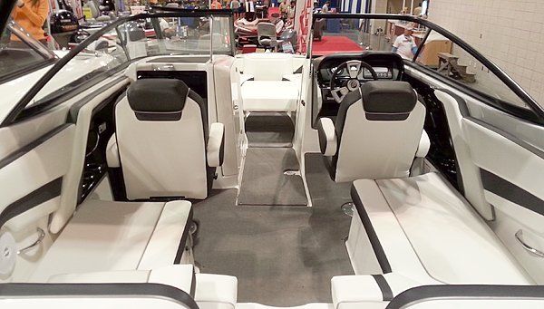 2016 Yamaha  AR240 Jet Powered Wake and Surf Boat