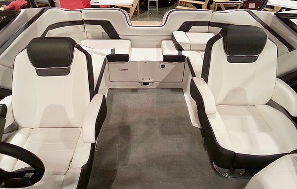 2016 Yamaha  AR240 Jet Powered Wake and Surf Boat