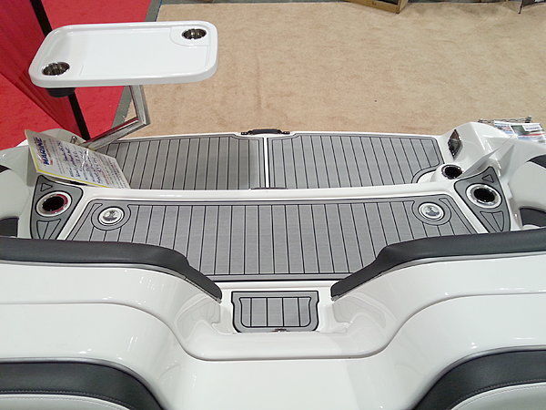 2016 Yamaha  AR240 Jet Powered Wake and Surf Boat