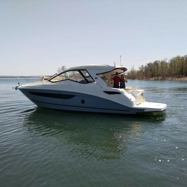 2017 Sea Ray 350 Sundancer Couple Cruiser