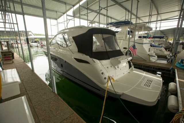 2017 Sea Ray 350 Sundancer Couple Cruiser