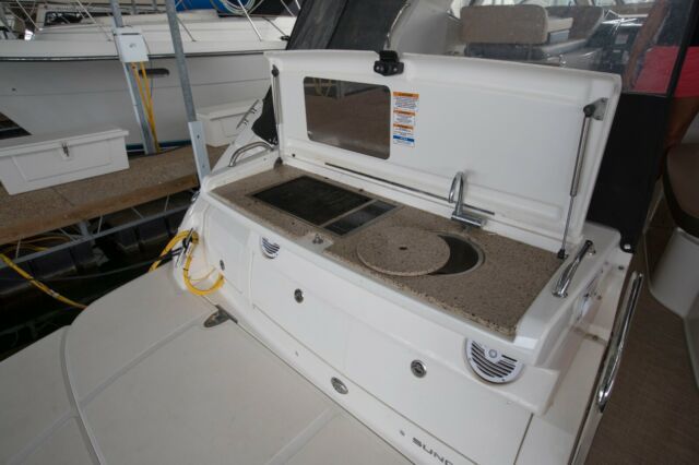 2017 Sea Ray 350 Sundancer Couple Cruiser