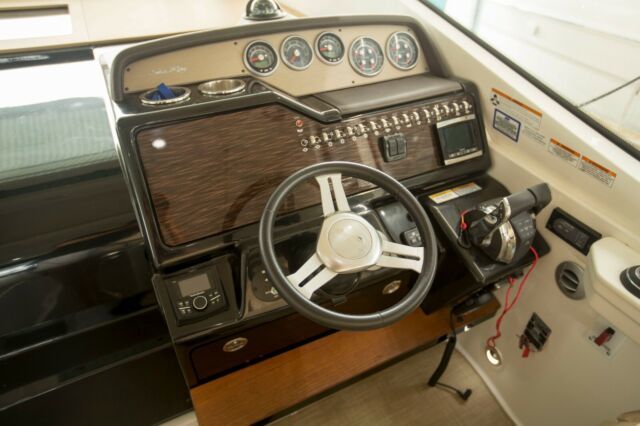 2017 Sea Ray 350 Sundancer Couple Cruiser