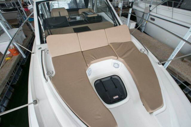 2017 Sea Ray 350 Sundancer Couple Cruiser