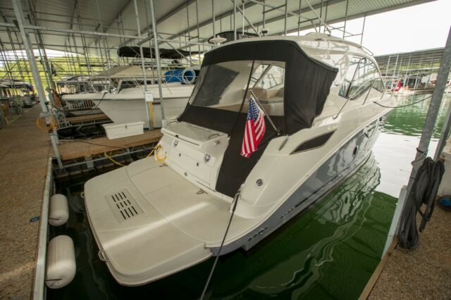 2017 Sea Ray 350 Sundancer Couple Cruiser