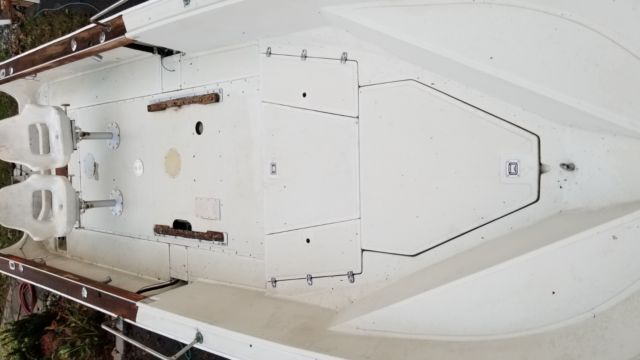 1980 Boston Whaler Outrage v22 Center Console
