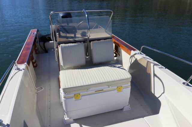 1986 Boston Whaler Outrage 18 Center Console