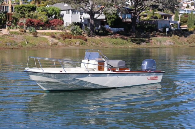 1986 Boston Whaler Outrage 18 Center Console