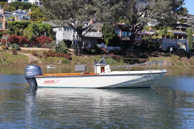 1986 Boston Whaler Outrage 18 Center Console