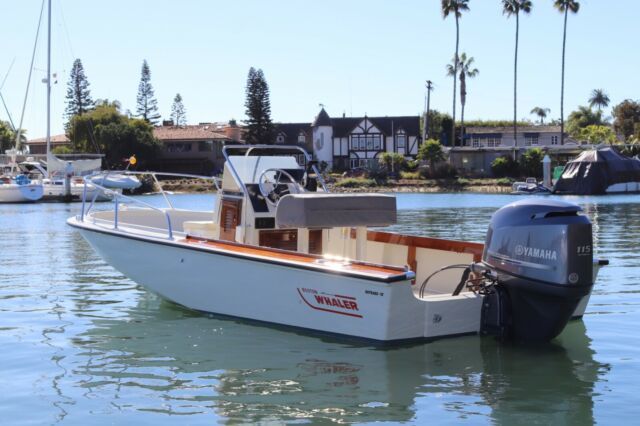 1986 Boston Whaler Outrage 18 Center Console