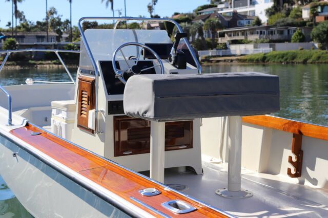 1986 Boston Whaler Outrage 18 Center Console